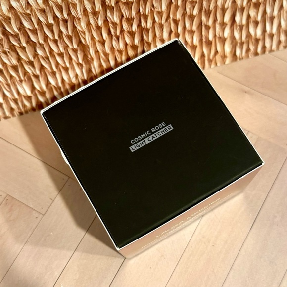 LAURA MERCIER LIGHT CATCHER COSMIC ROSE PEARL GLOW LUMINOUS TRANSLUCENT BNIB - Picture 6 of 6